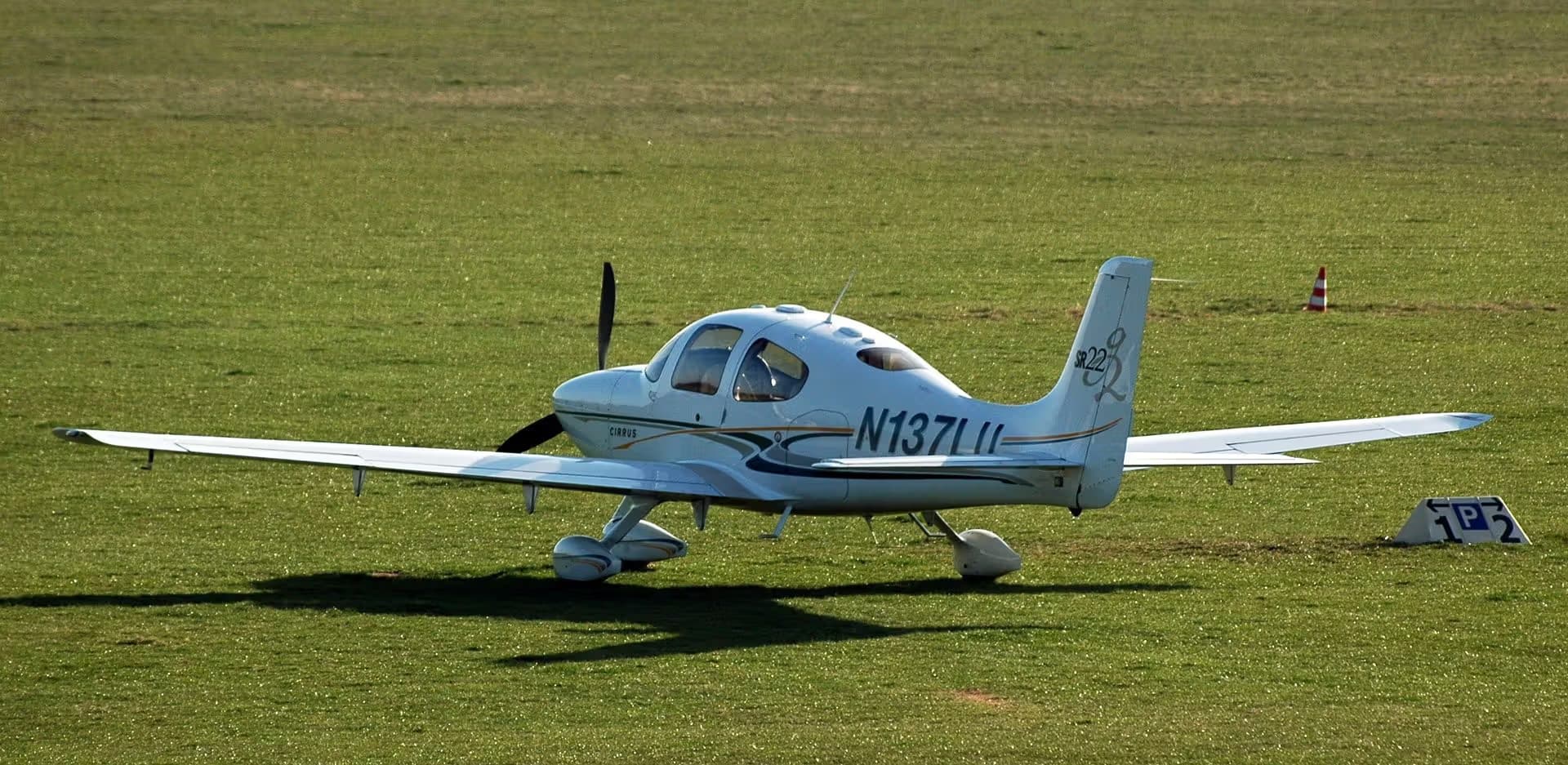 N137LU — Cirrus at Mannheim-City Airport