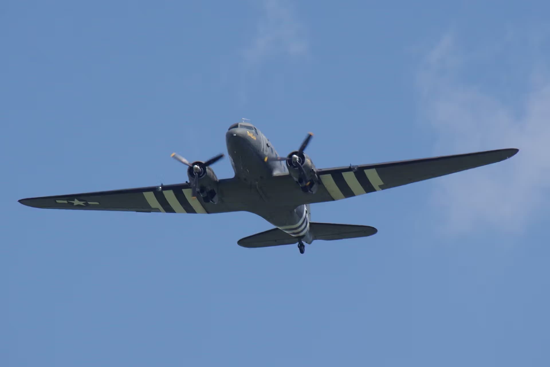 N74589 — Twin-engine aircraft