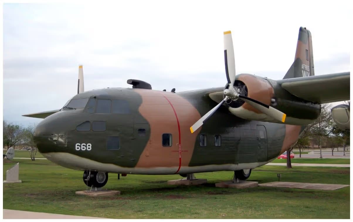 Unidentified — Twin-engine aircraft