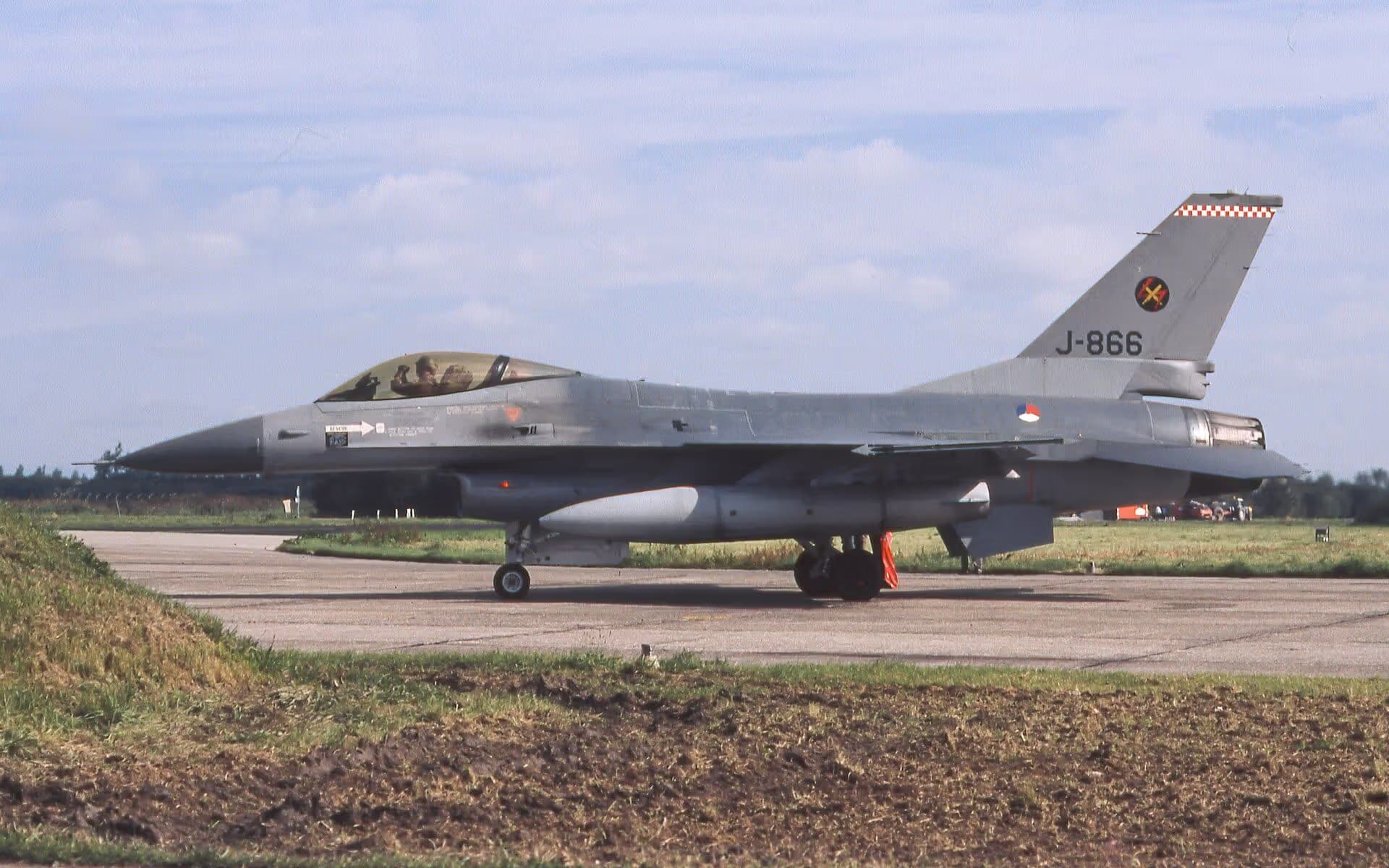 Unidentified — Single-engine aircraft