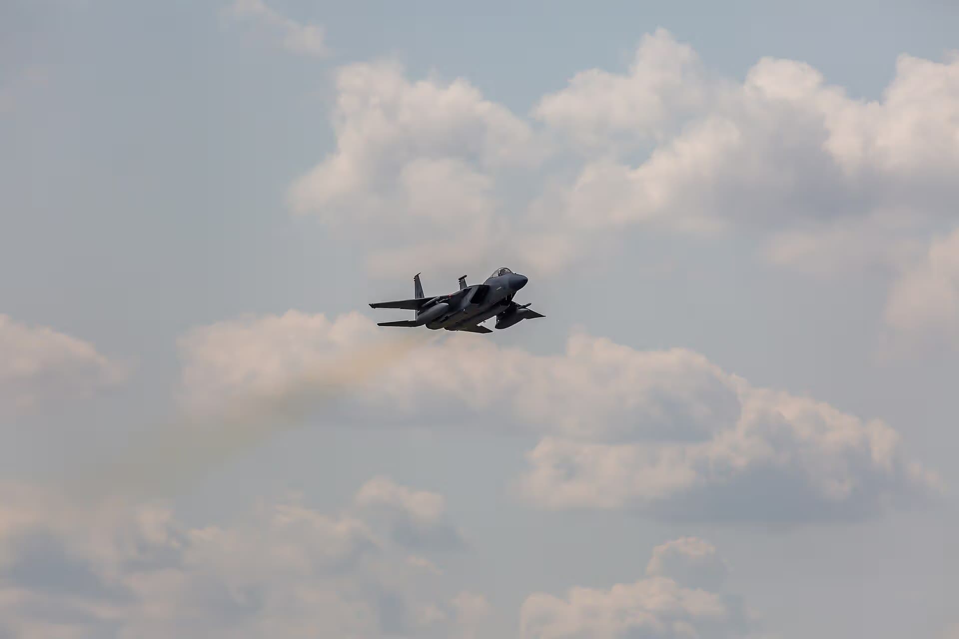 Unidentified — Twin-engine aircraft