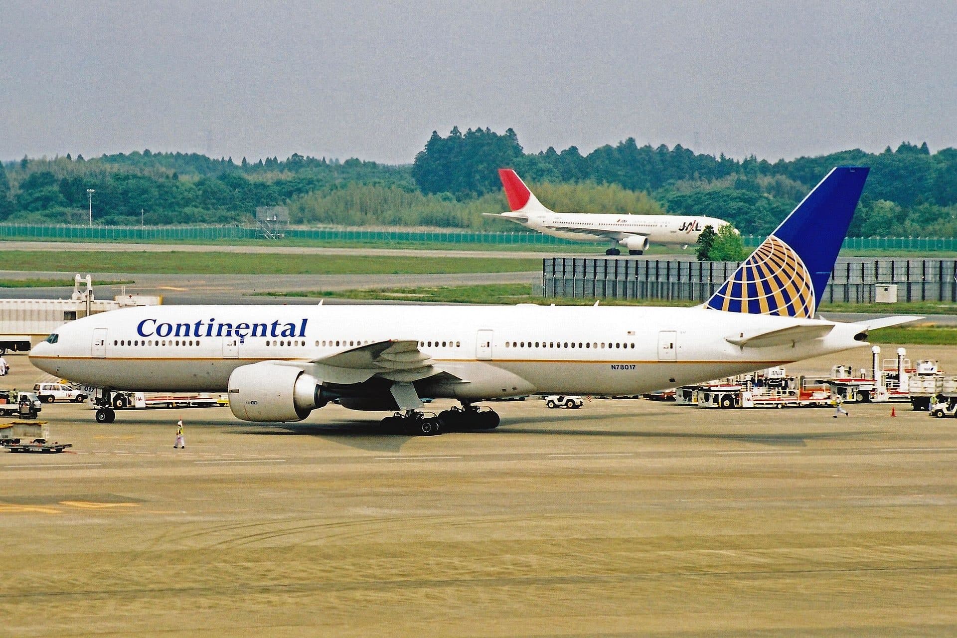 N78017 — Twin-engine aircraft