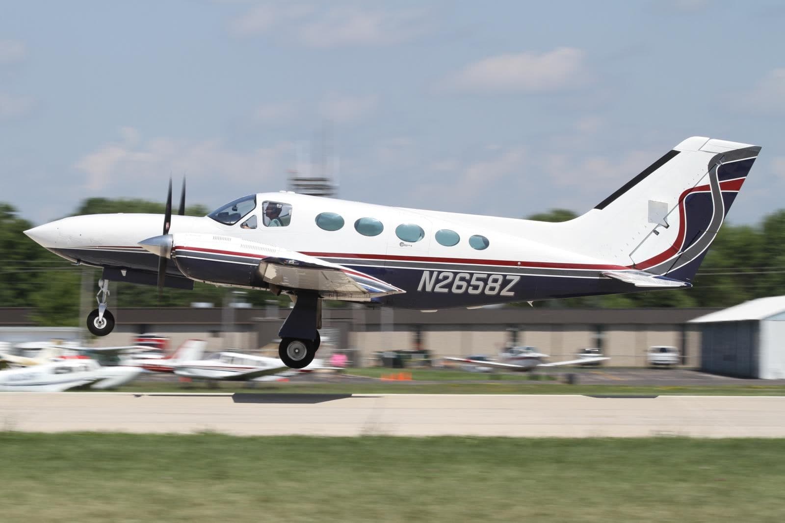 N2658Z — Twin-engine aircraft