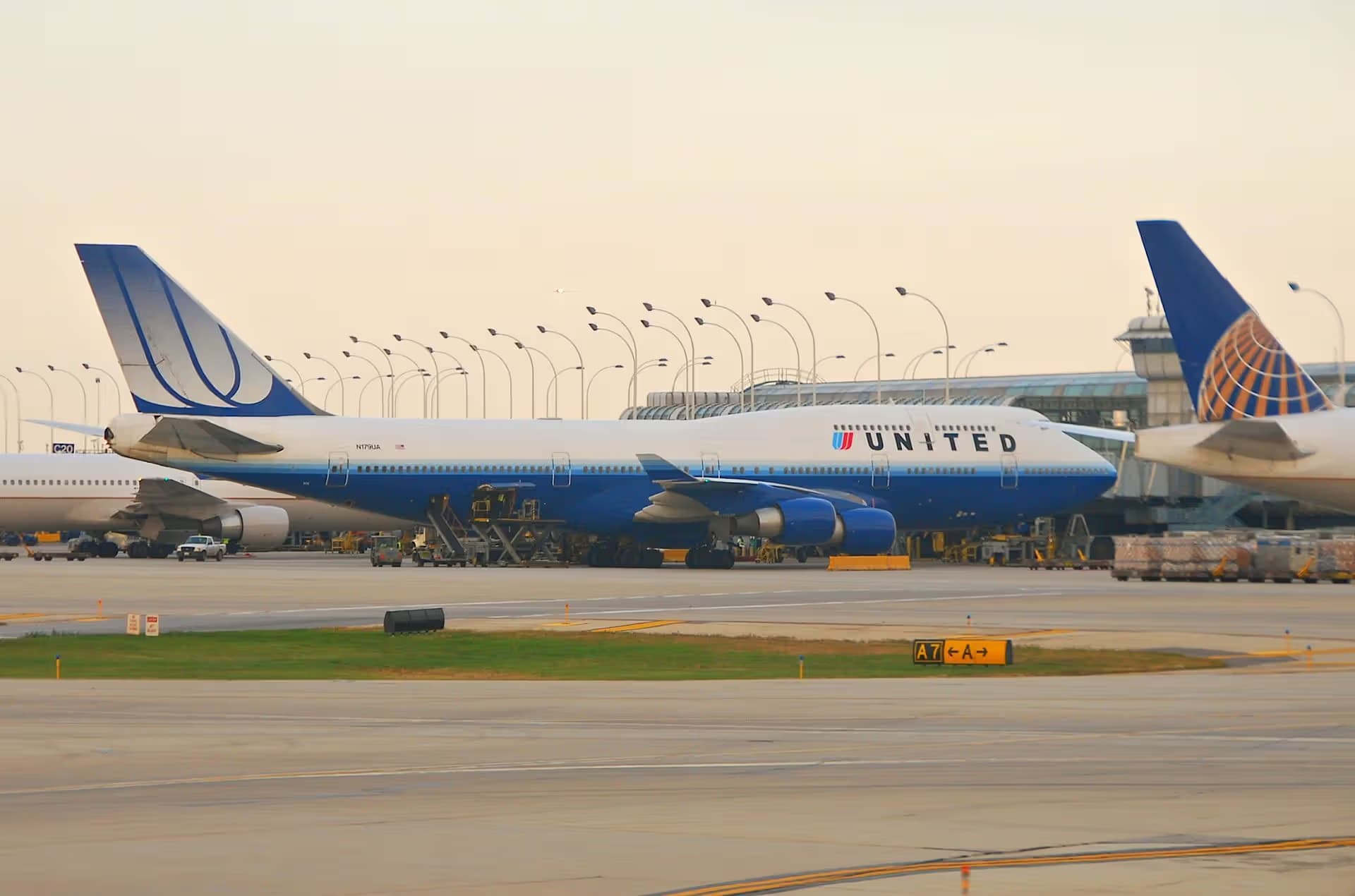 N179UA — Boeing