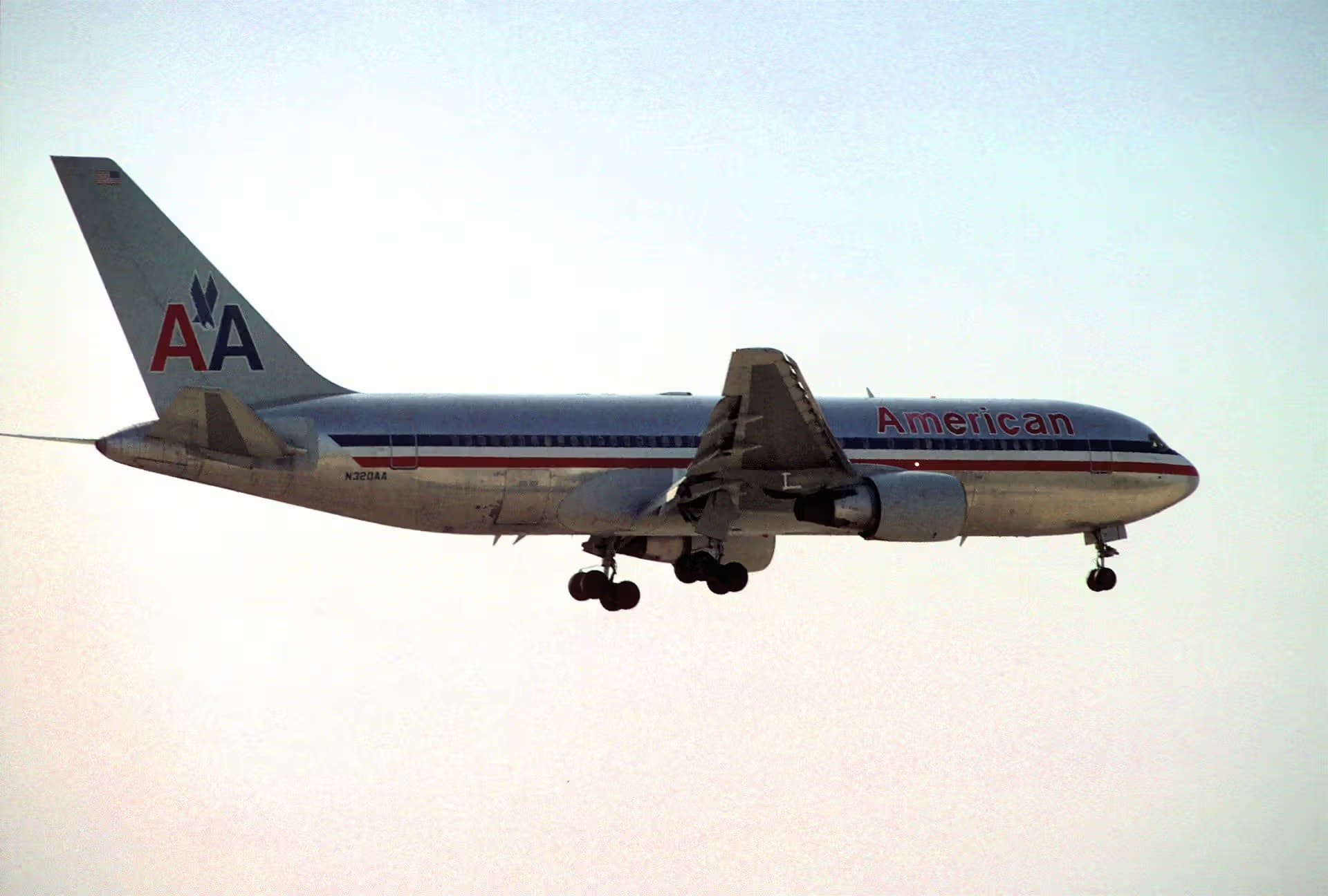N320AA — Twin-engine aircraft
