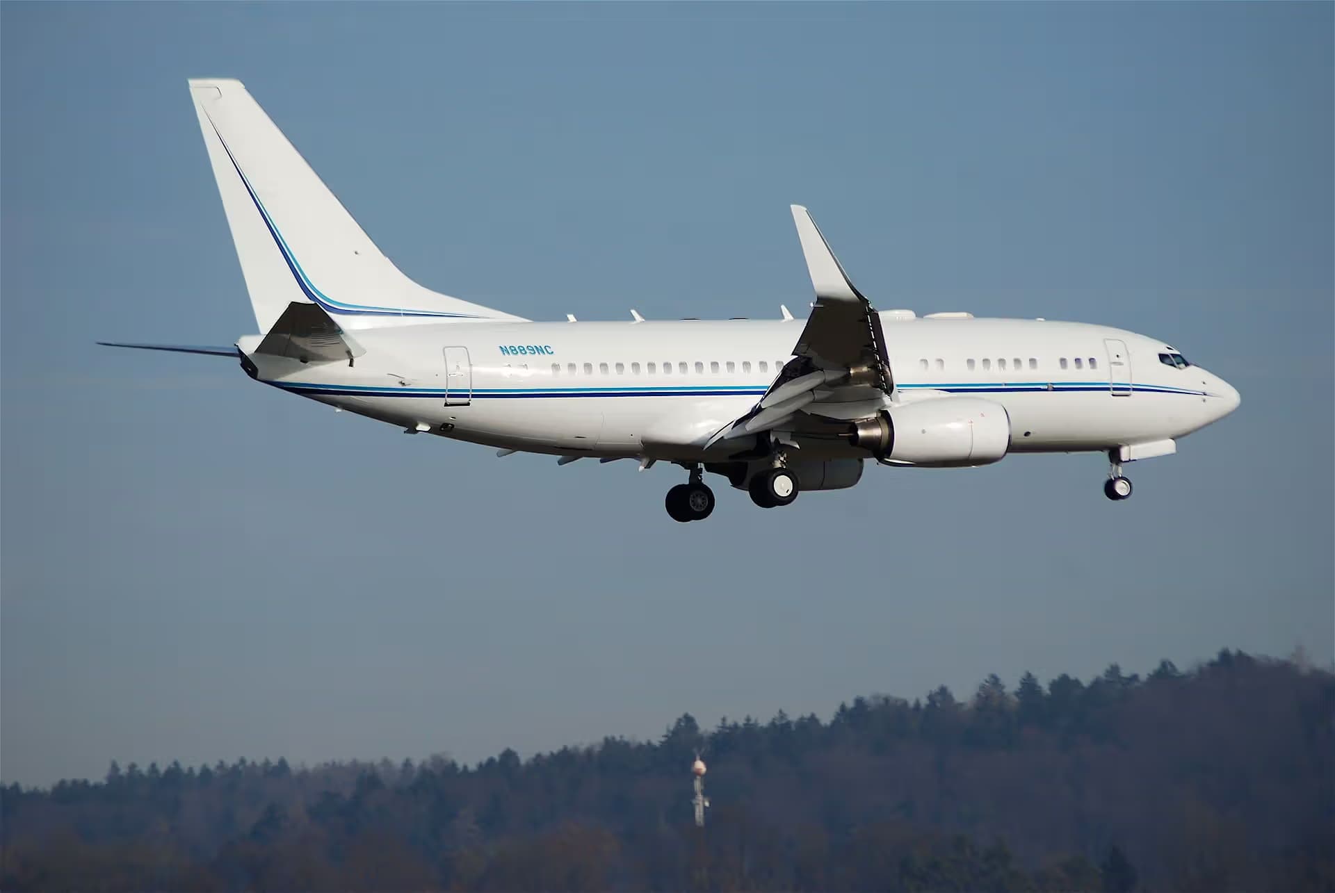 N889NC — Twin-engine aircraft
