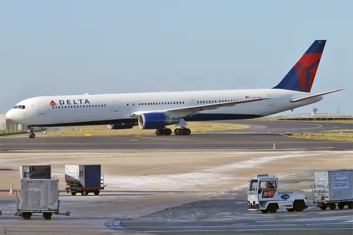 N832MH — Boeing