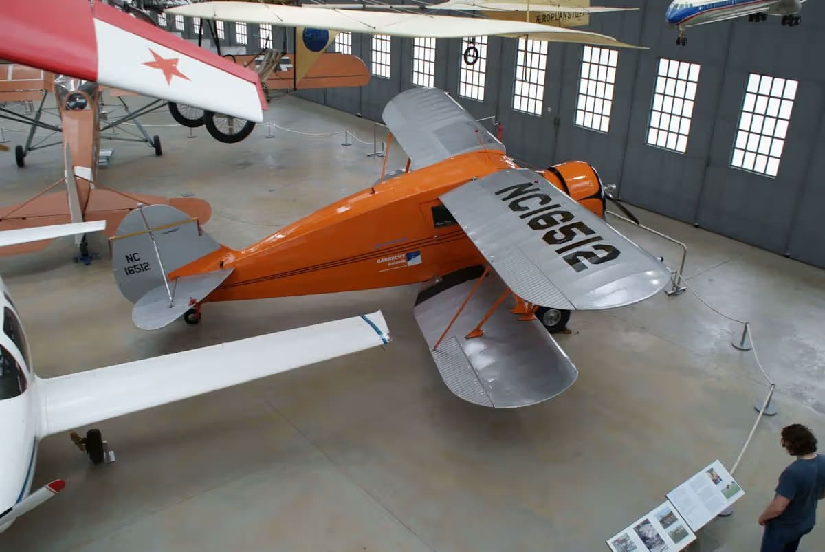 Unidentified — Single-engine aircraft