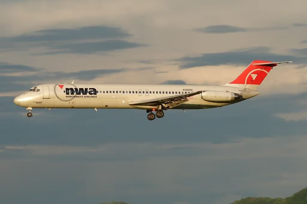 N762NC — Twin-engine aircraft