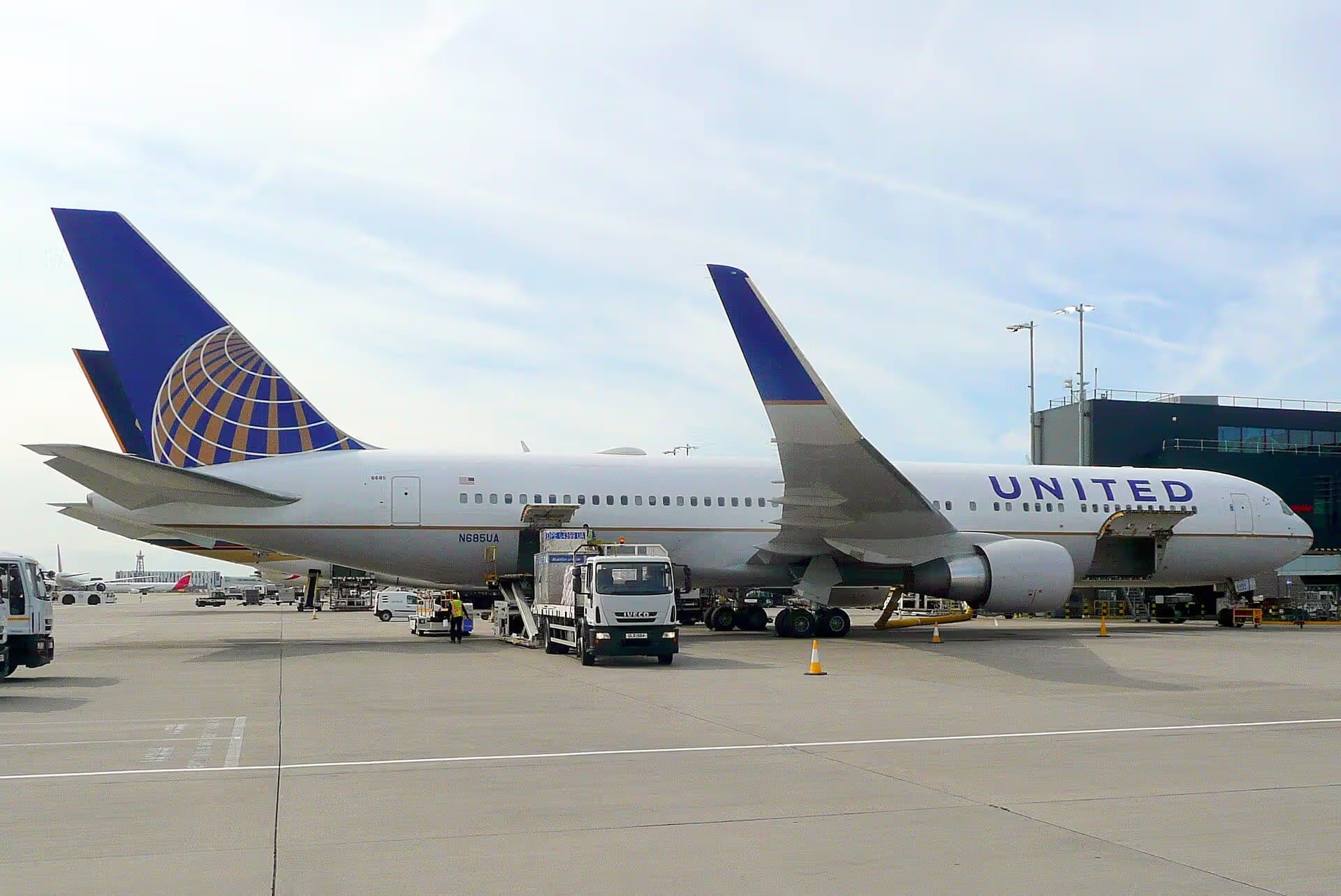 N685UA — Boeing