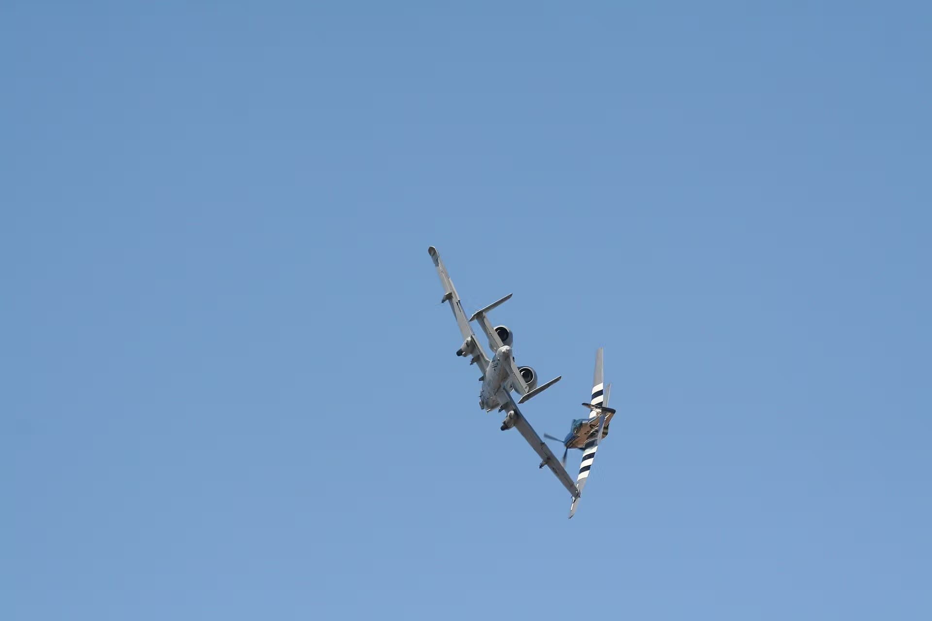 Unidentified — Twin-engine aircraft