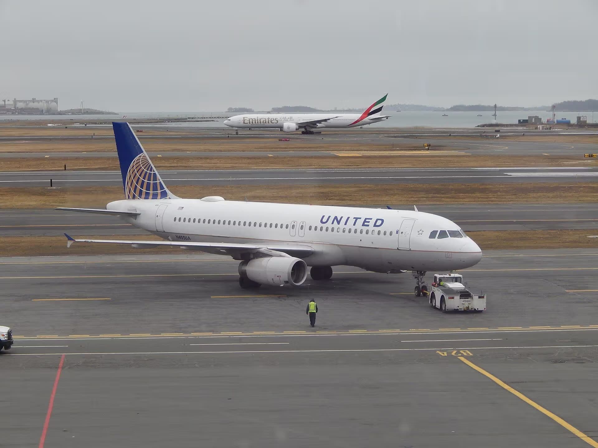 N405UA — Airbus