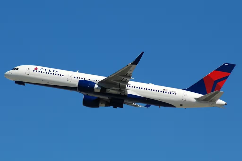 N649DL — Twin-engine aircraft