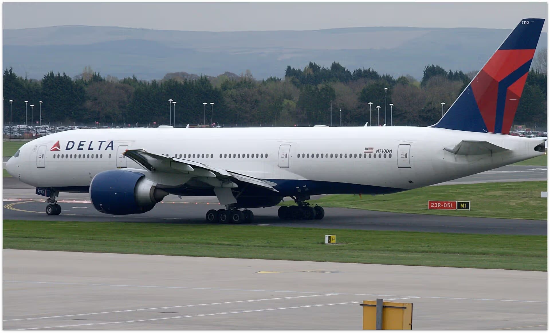N710DN — Twin-engine aircraft at Manchester Airport