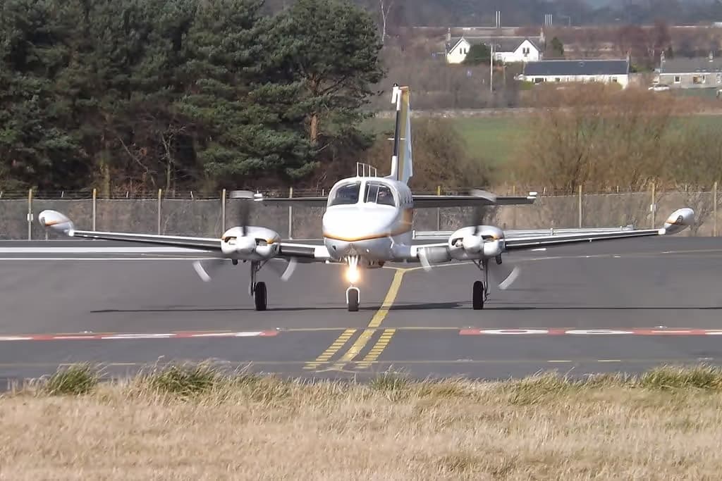 N85LB — Twin-engine aircraft