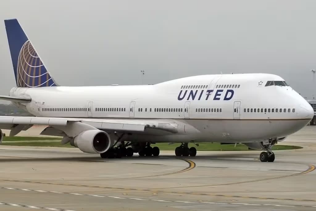 N180UA — Boeing