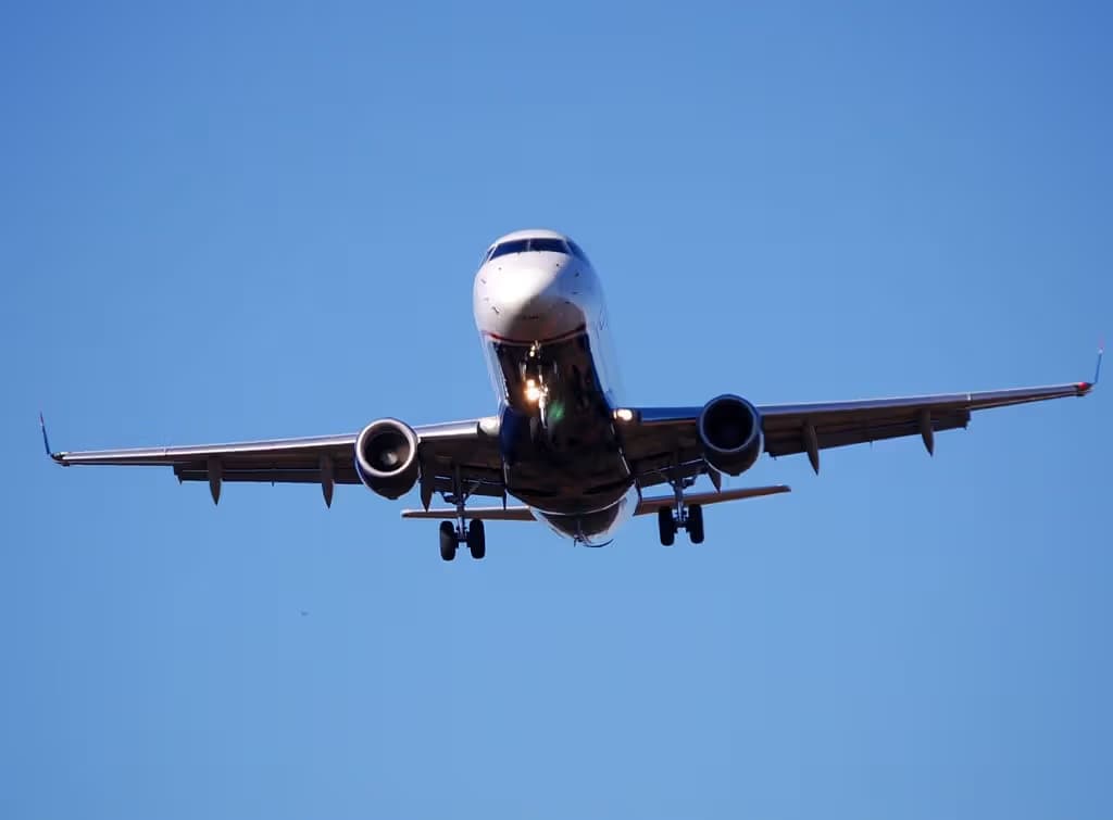 N128HQ — Twin-engine aircraft