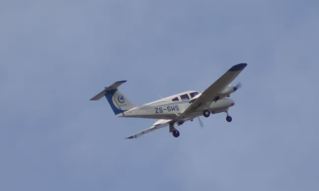 ZS-SWS — Twin-engine aircraft