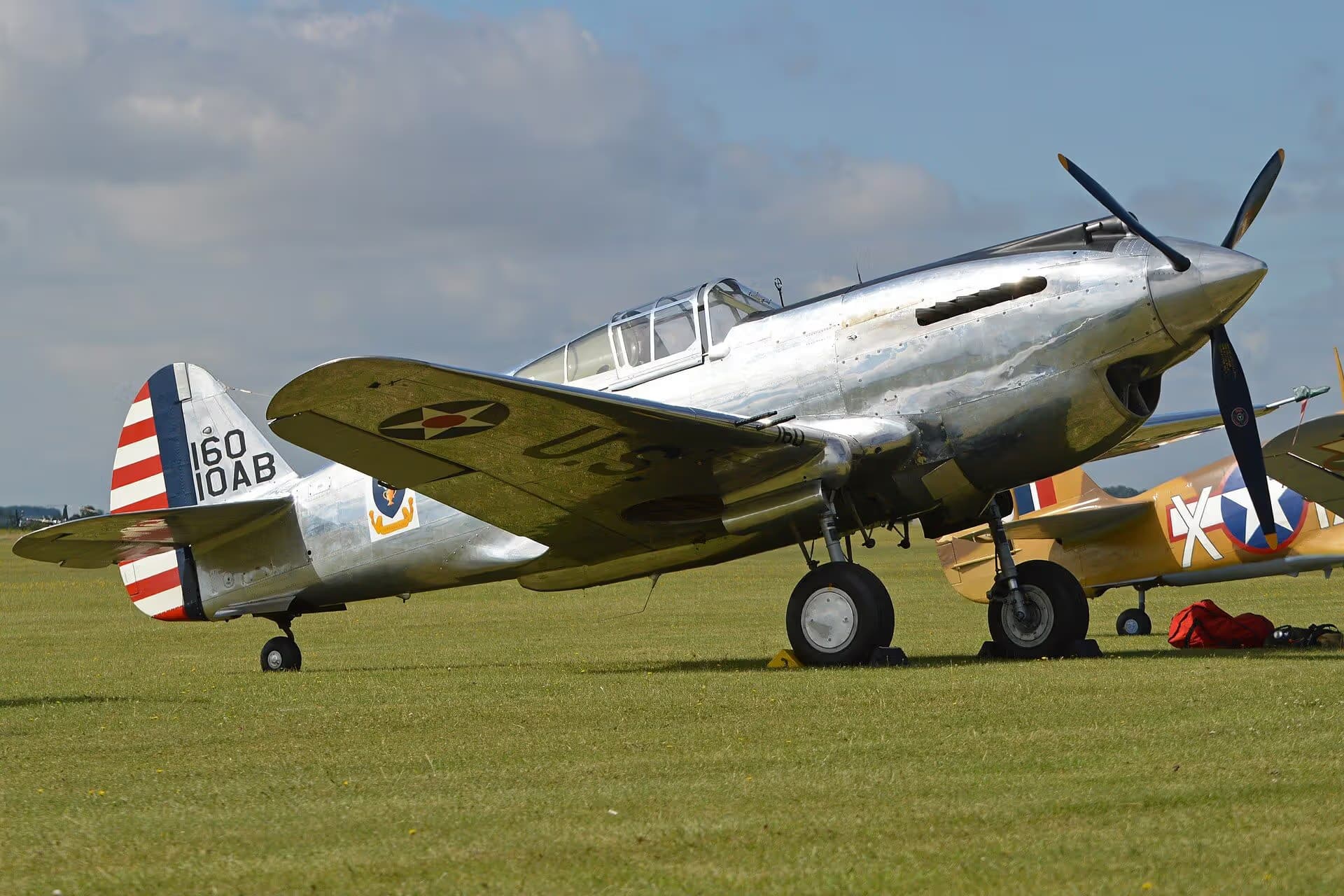 Unidentified — Single-engine aircraft
