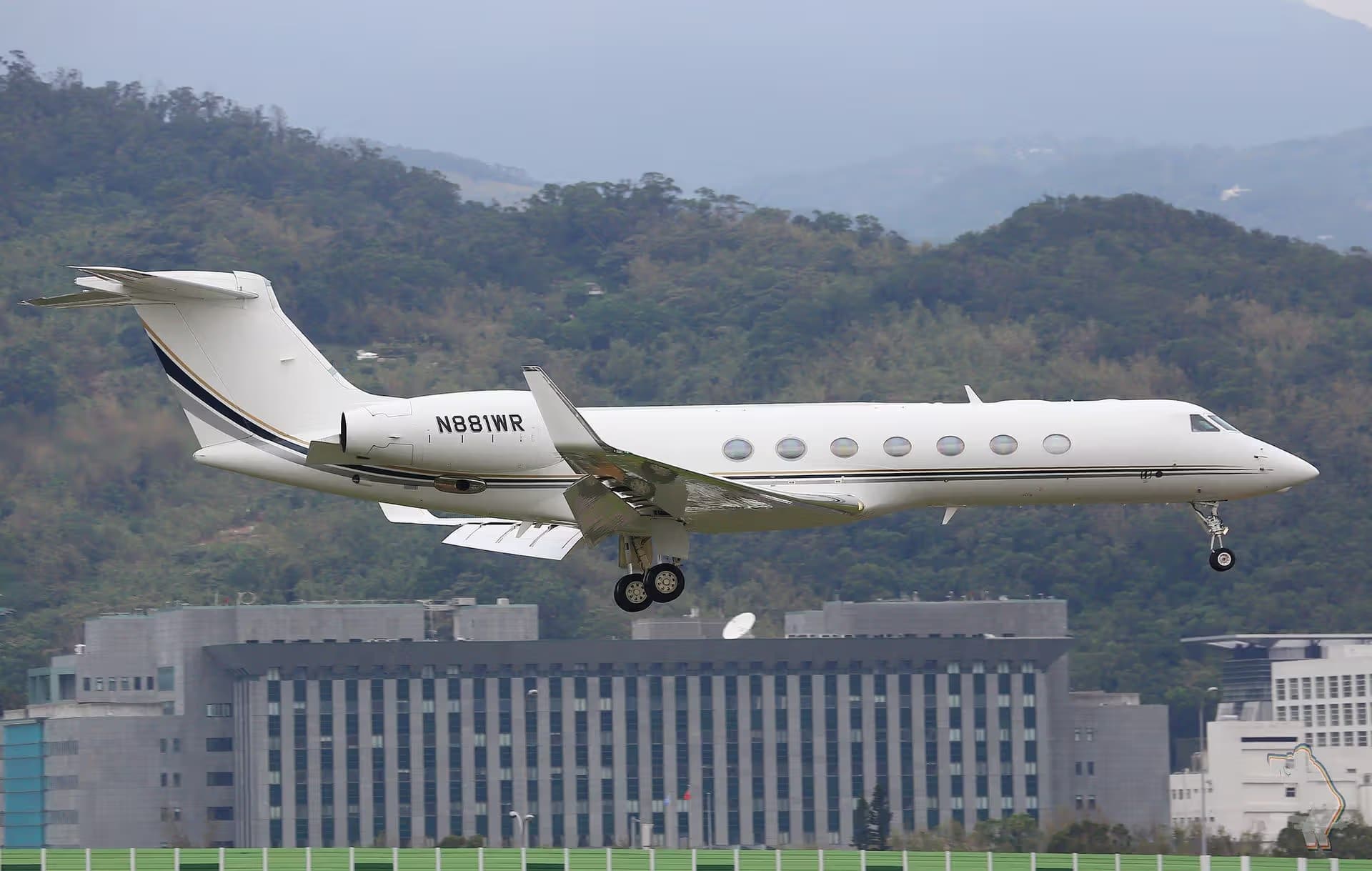 N881WR — Business jet