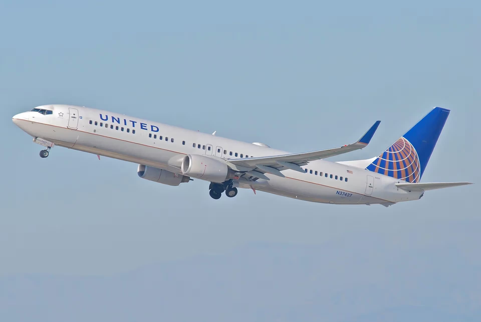 N37427 — Twin-engine aircraft