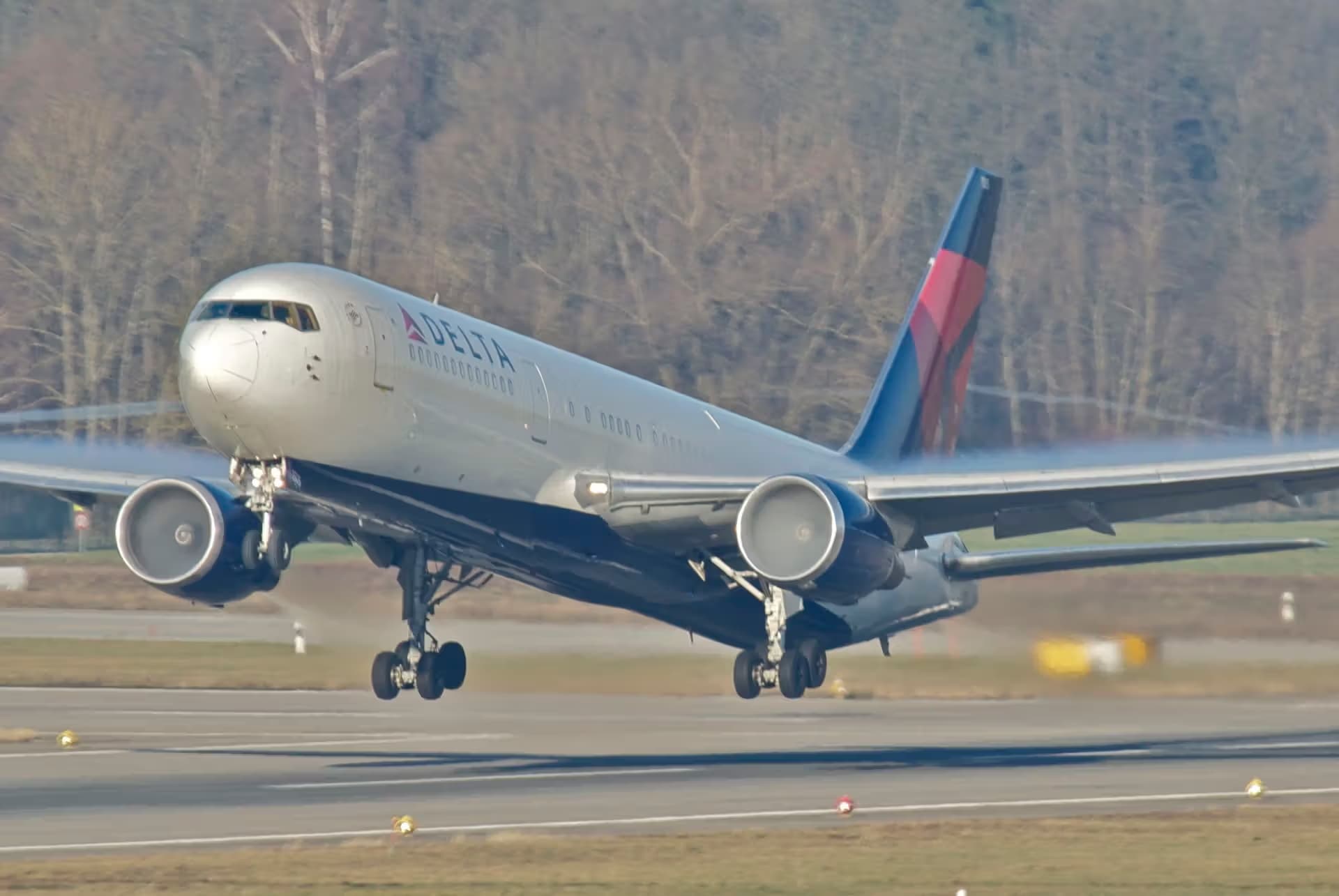 N155DL — Twin-engine aircraft