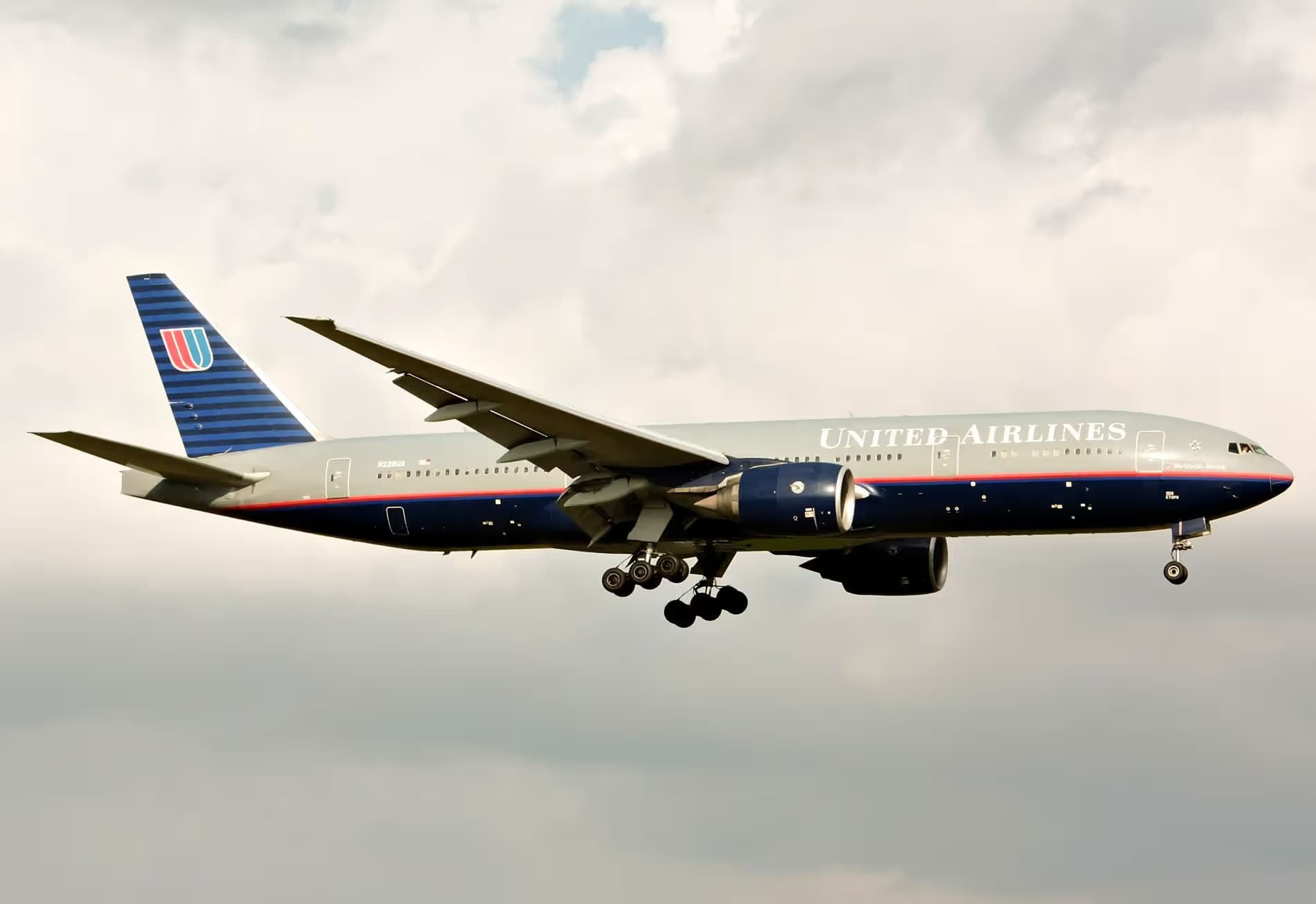 N228UA — Boeing