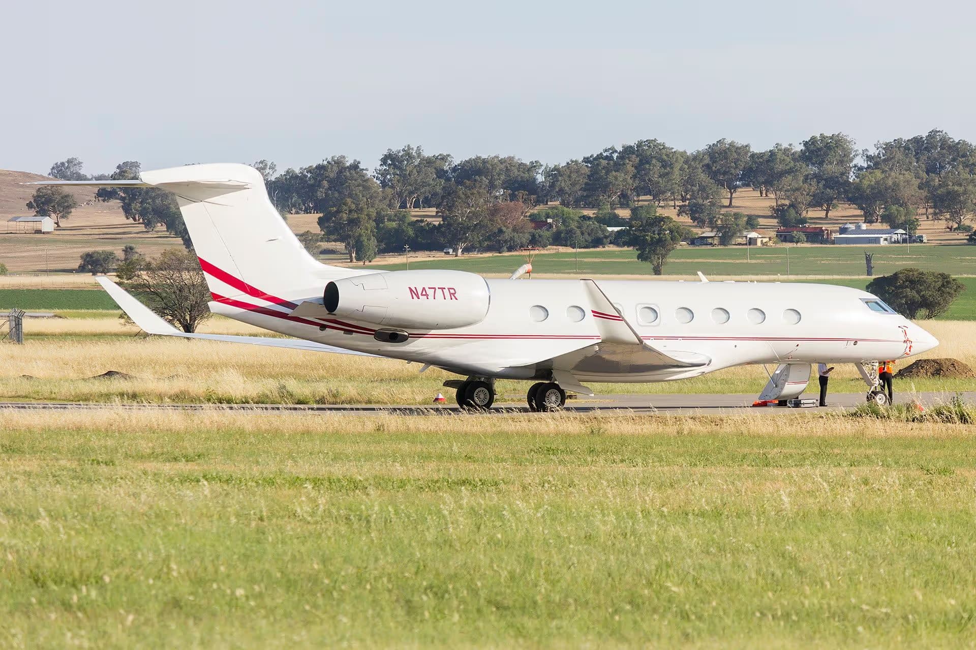 N47TR — Business jet at Wagga Wagga Airport