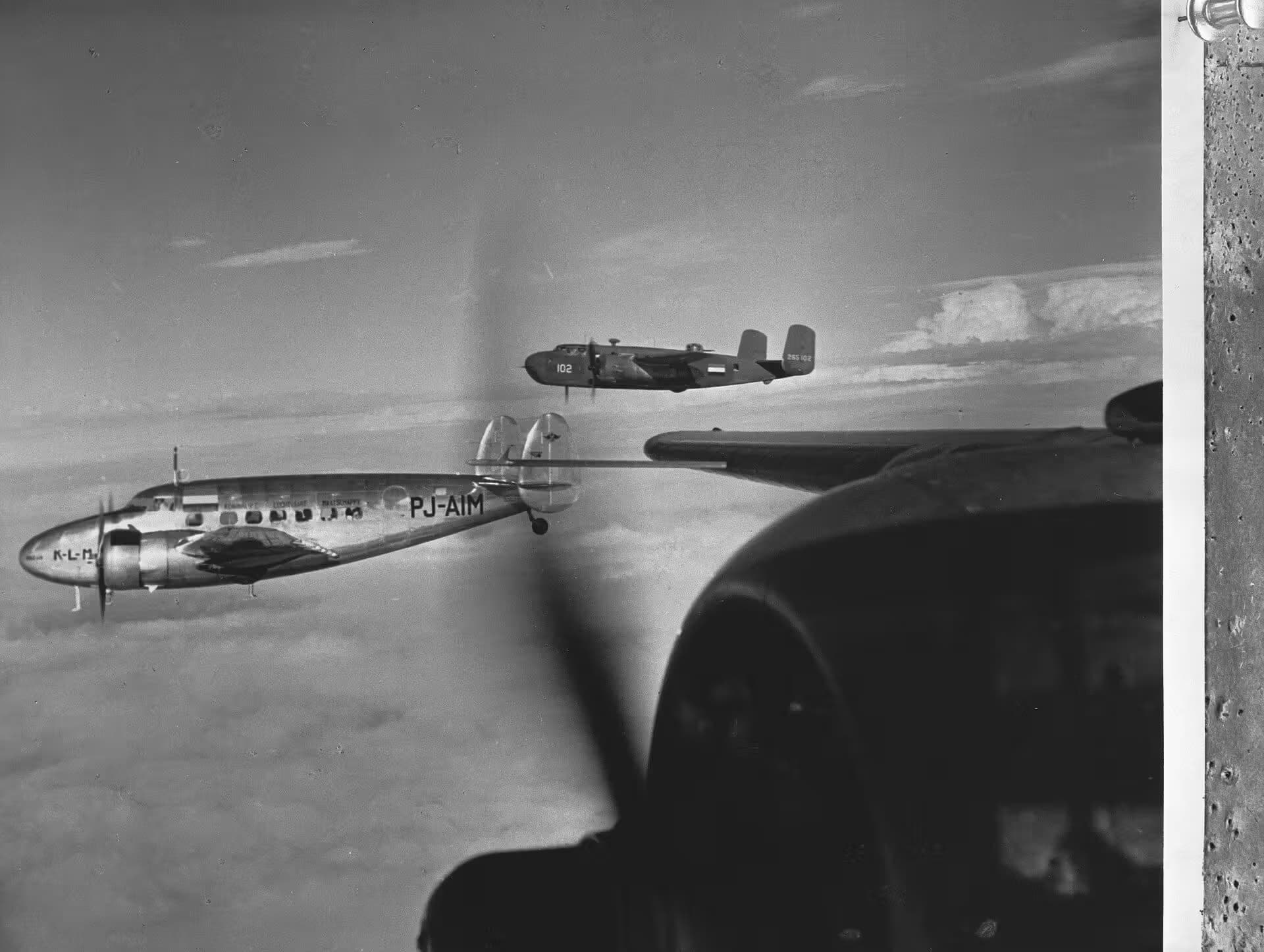 Unidentified — Twin-engine aircraft