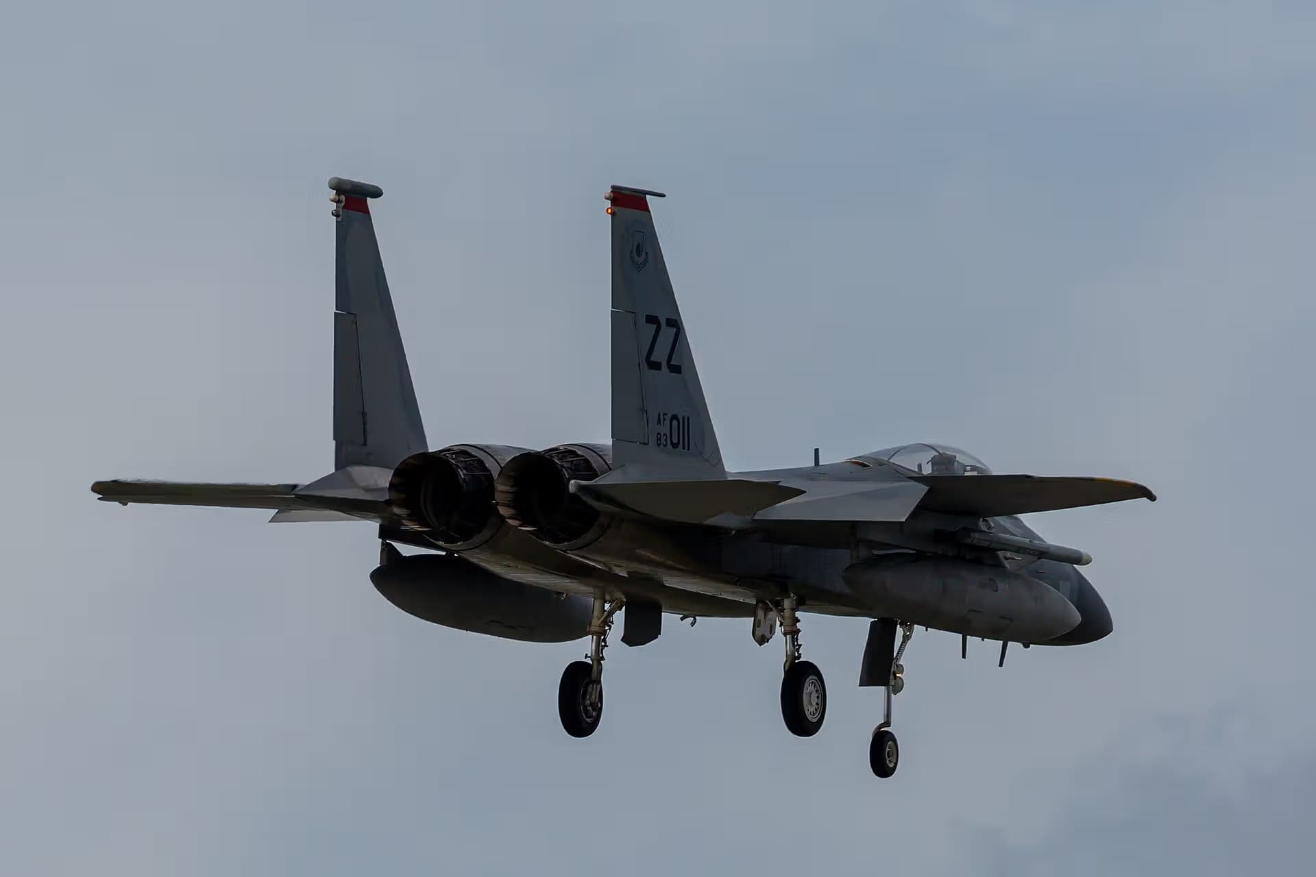 Unidentified — Twin-engine aircraft