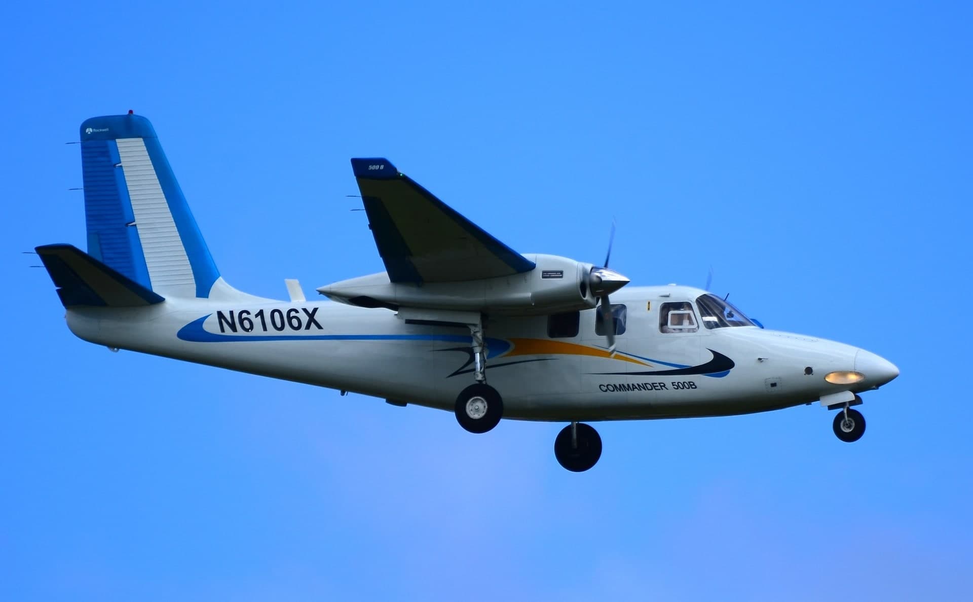 N6106X — Twin-engine aircraft