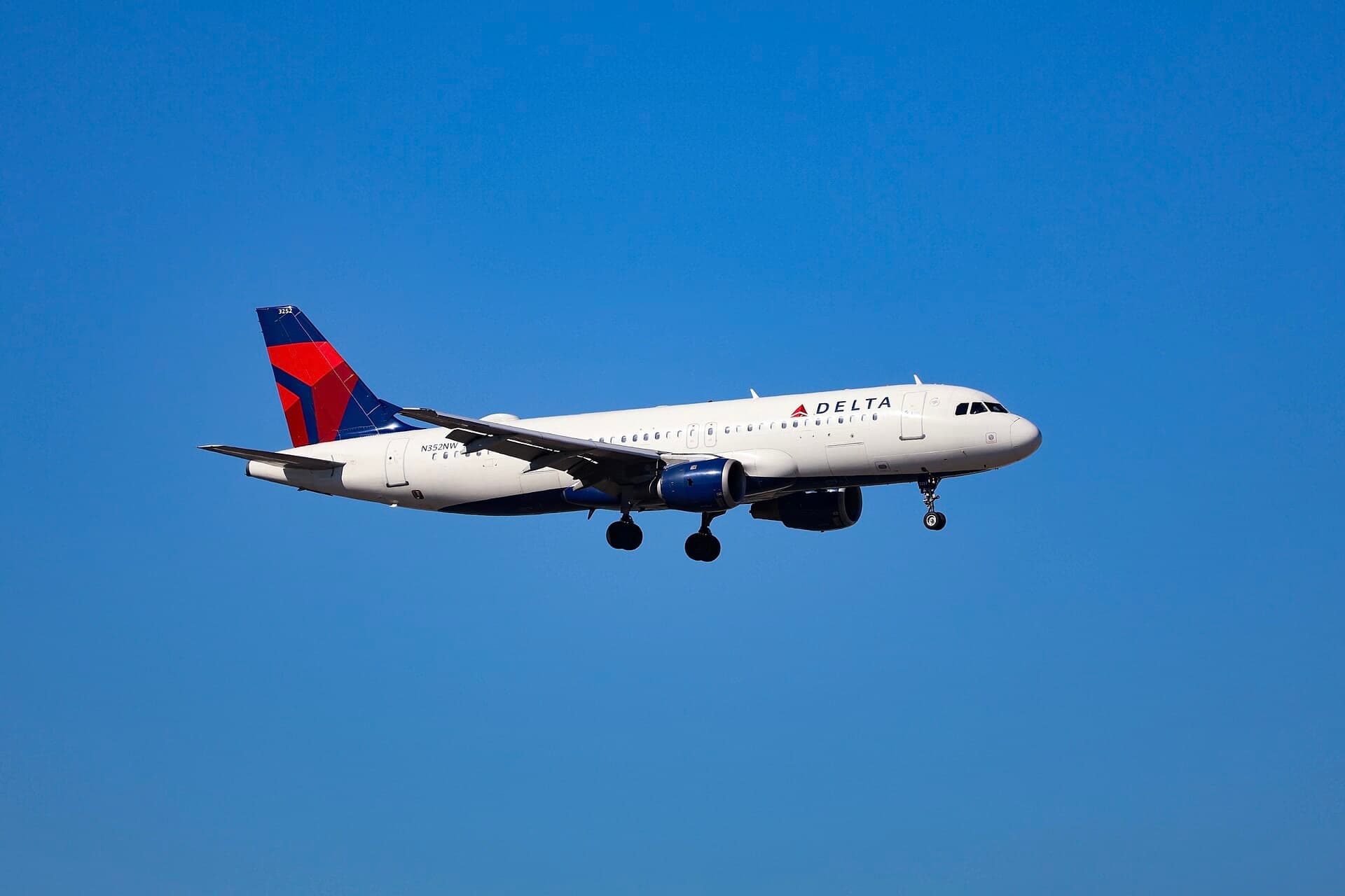 N352NW — Airbus