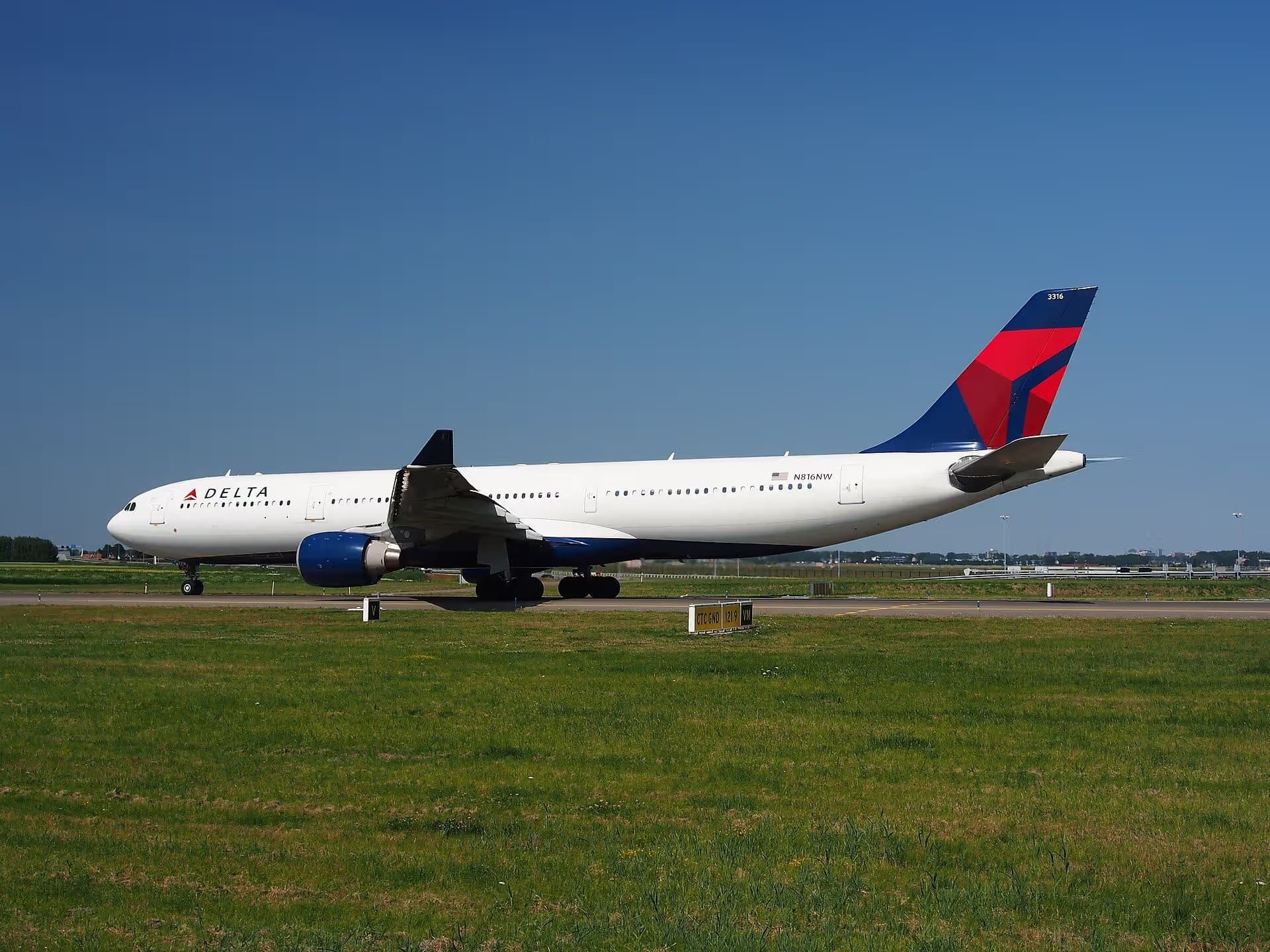 N816NW — Twin-engine aircraft