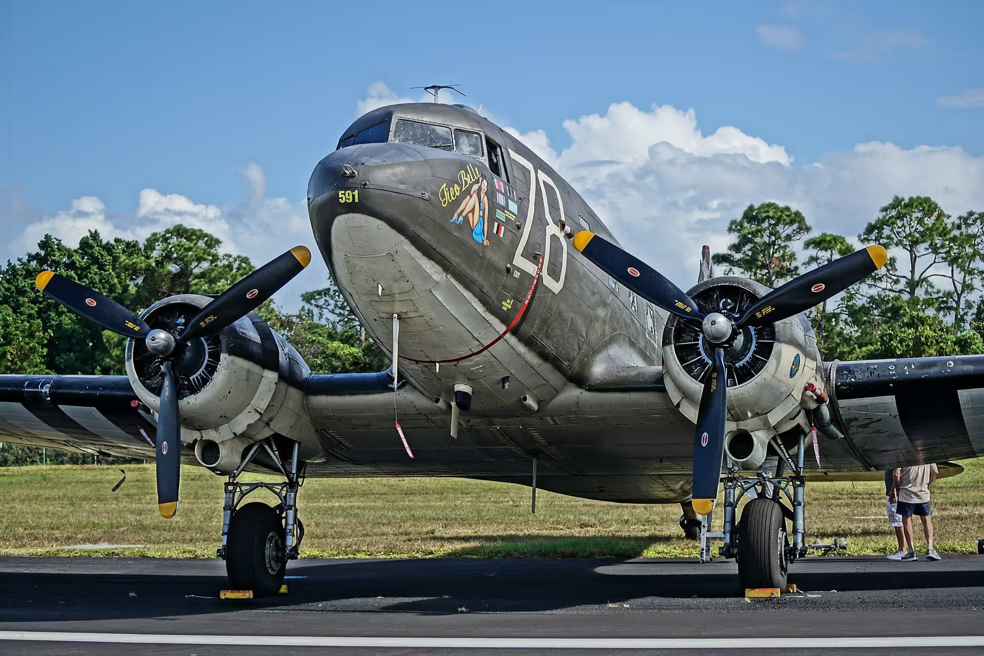 Unidentified — Twin-engine aircraft