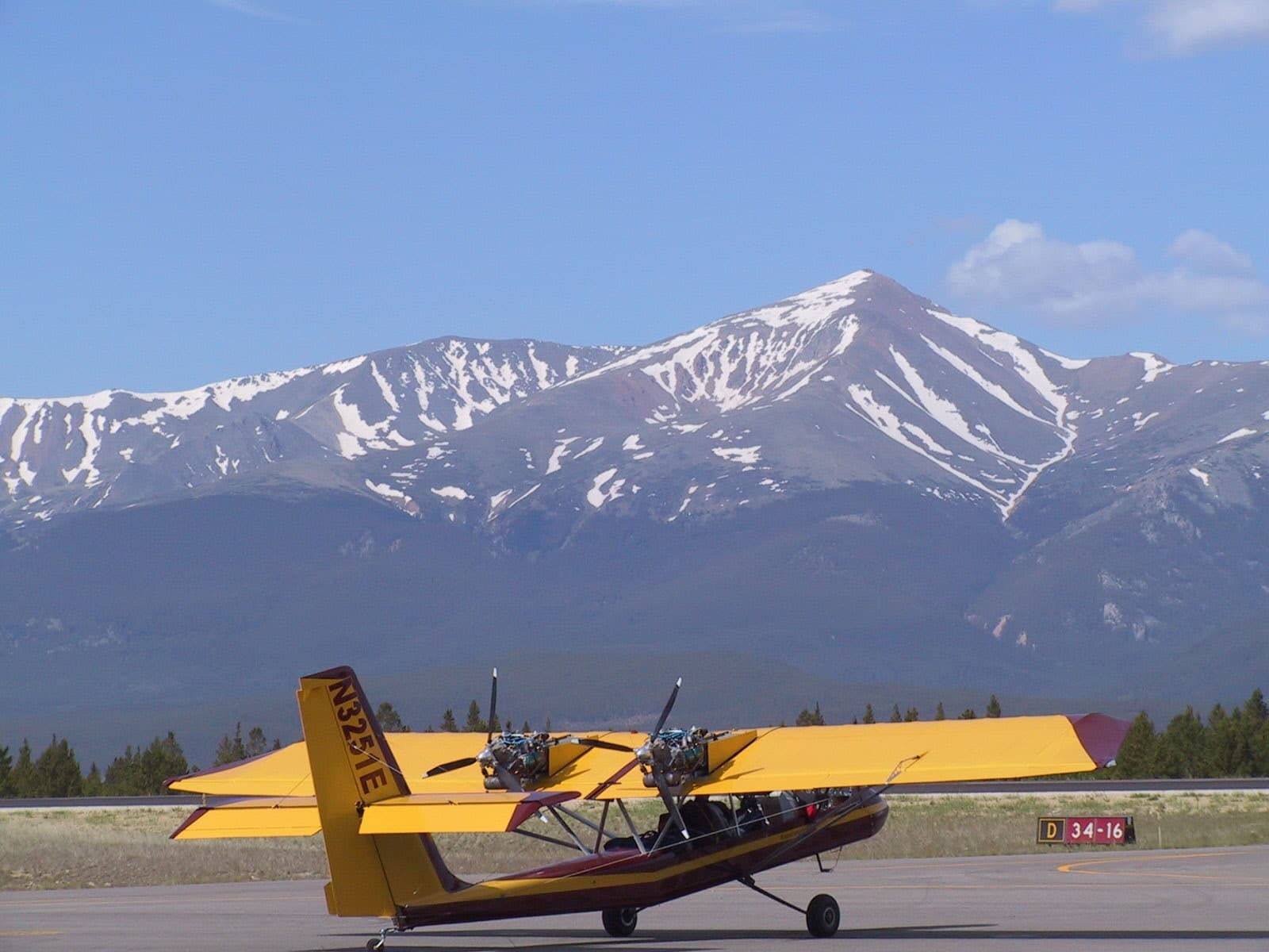 N3251E — Twin-engine aircraft