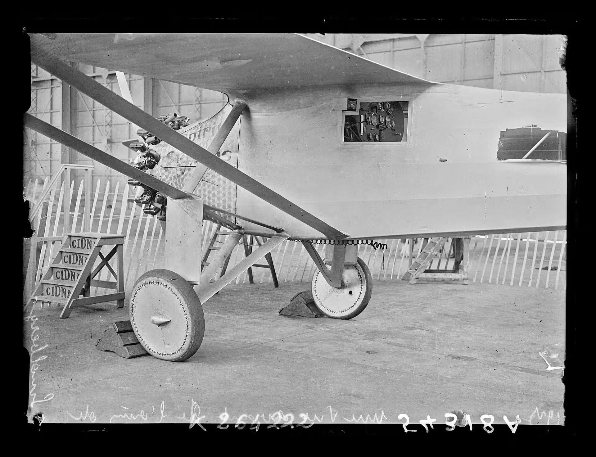 Unidentified — Single-engine aircraft