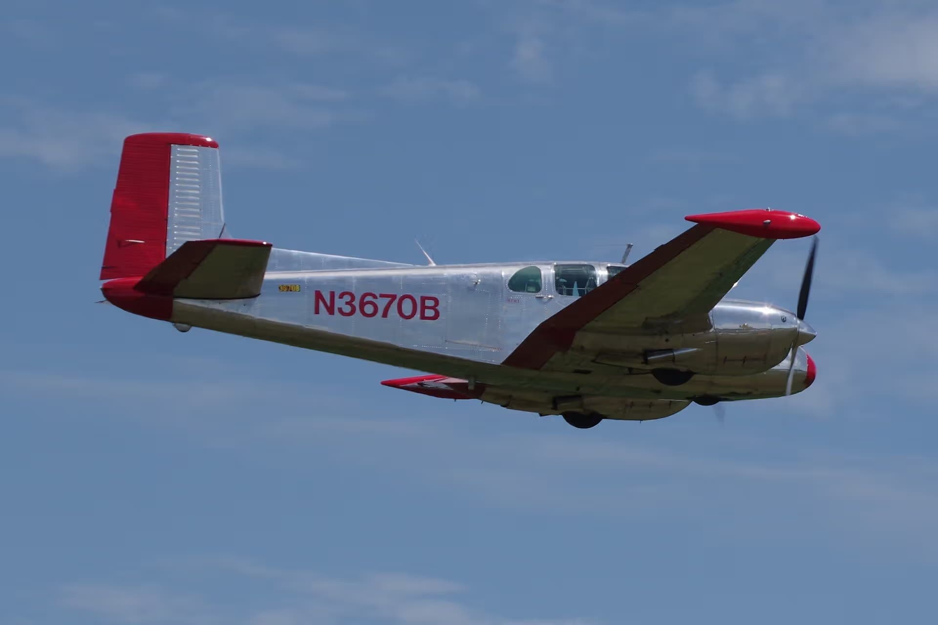N3670B — Twin-engine aircraft