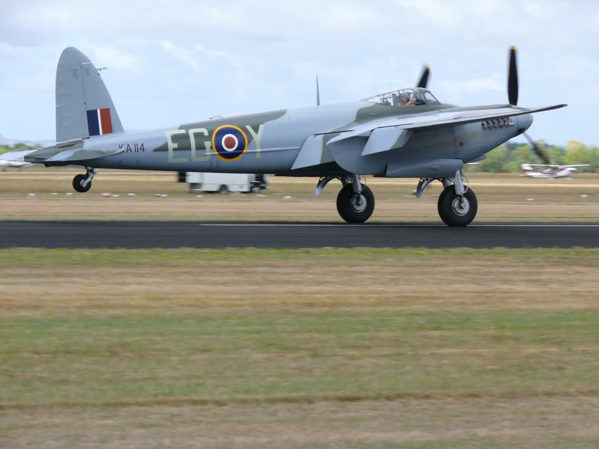 Unidentified — De Havilland