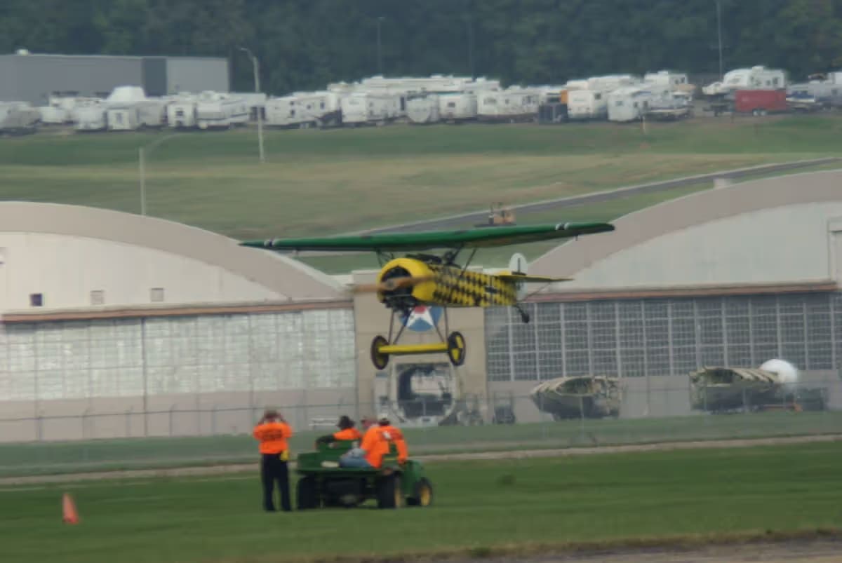Unidentified — Single-engine aircraft