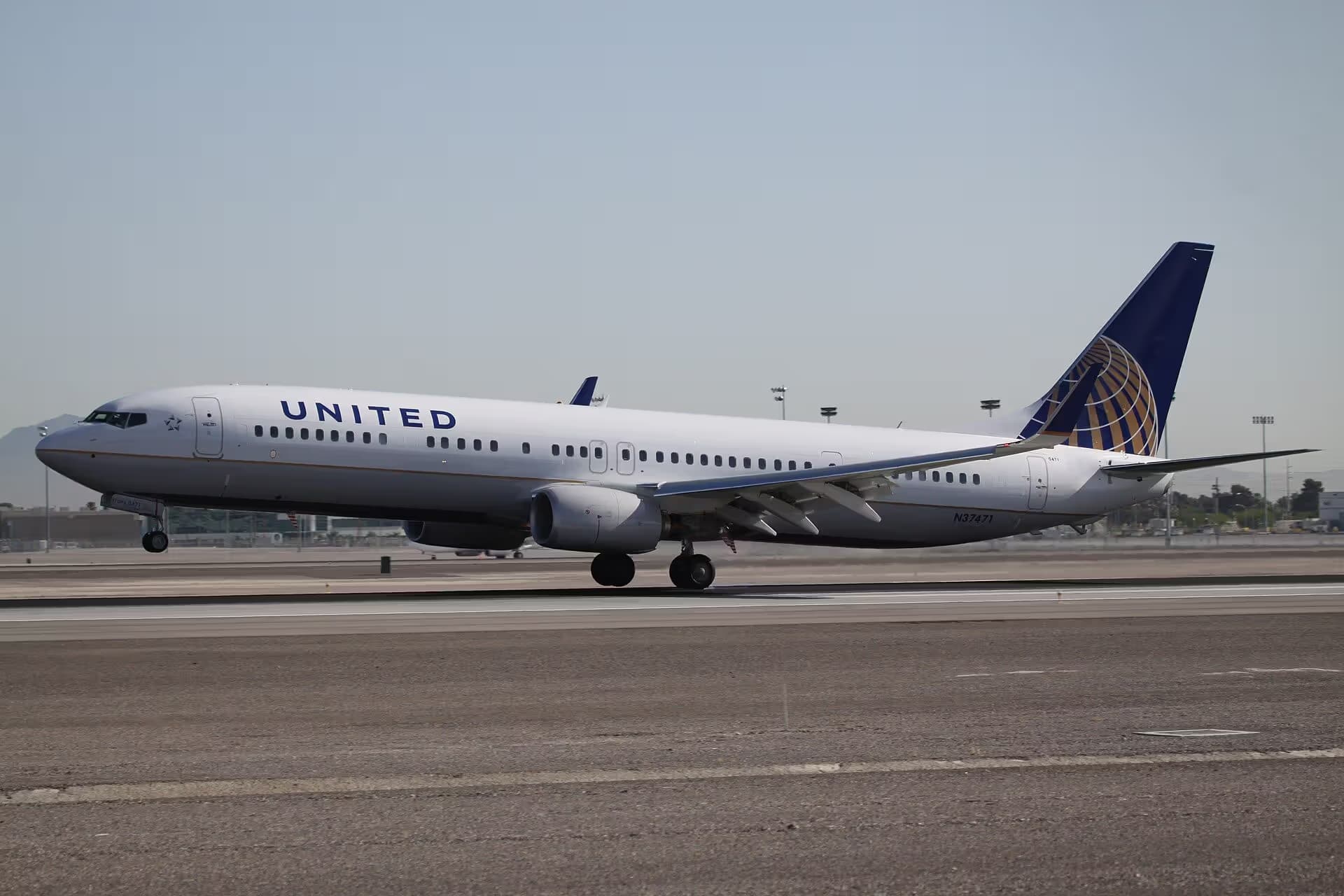 N37471 — Twin-engine aircraft
