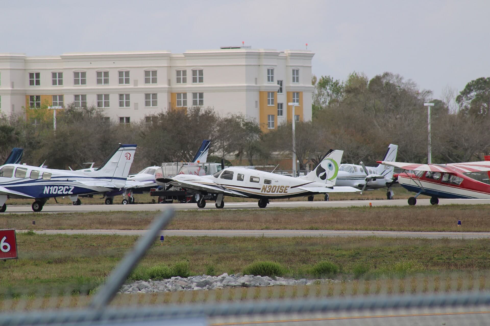 N301SE — Twin-engine aircraft