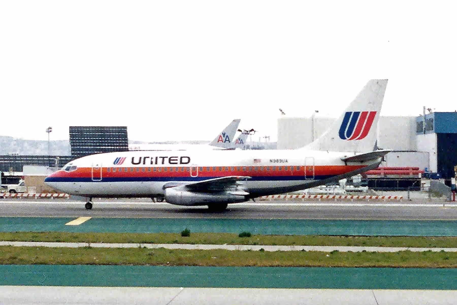 N989UA — Boeing