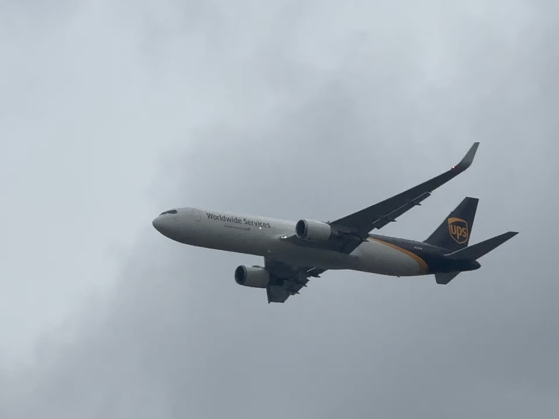 N335UP — Boeing at Singapore Changi Airport