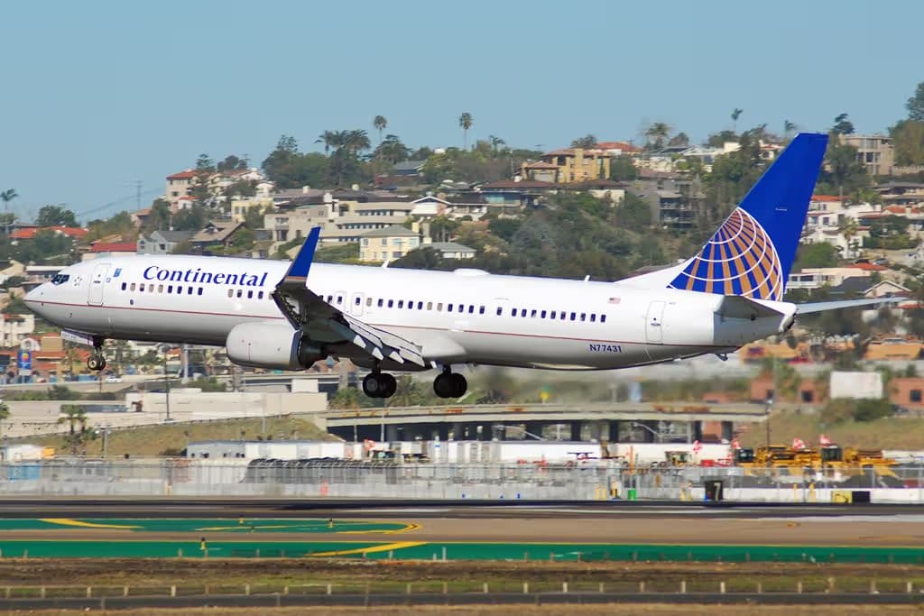 N77431 — Twin-engine aircraft