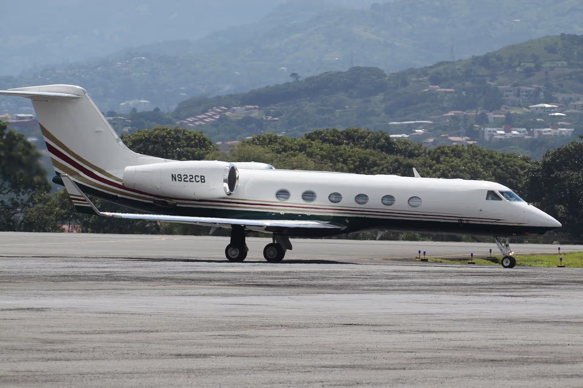 N922CB — Business jet