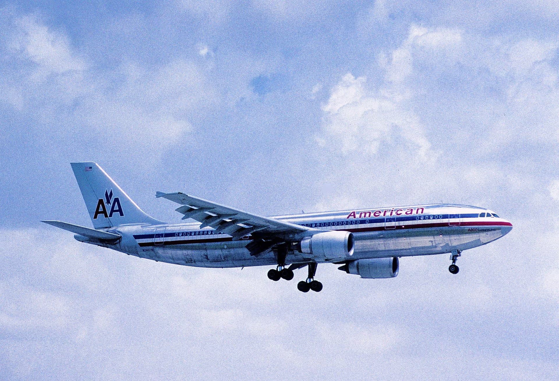 N34078 — Twin-engine aircraft