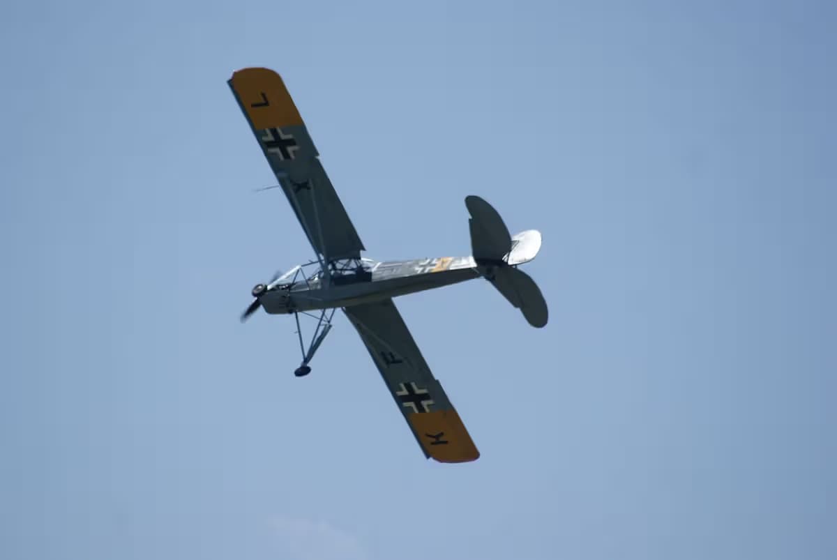 Unidentified — Single-engine aircraft