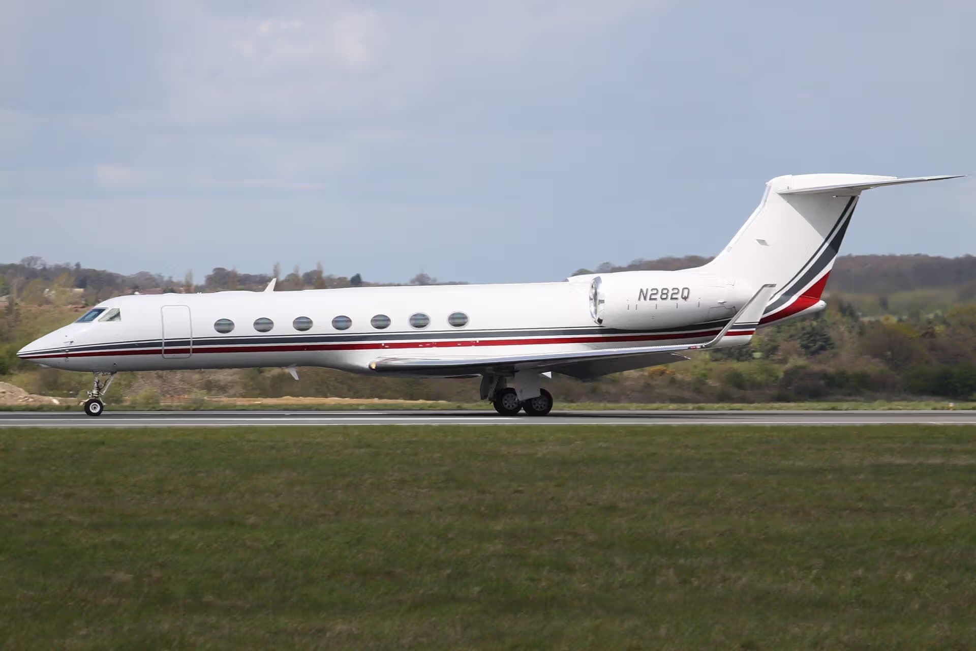 N282Q — Business jet