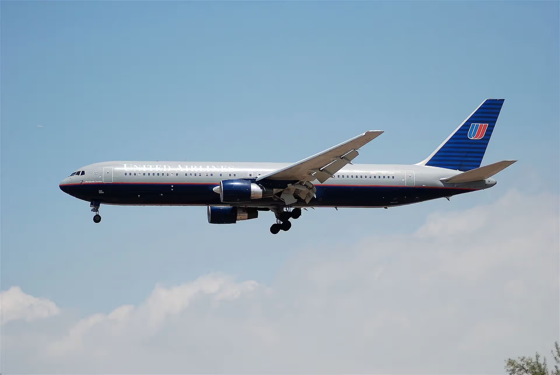 N672UA — Boeing