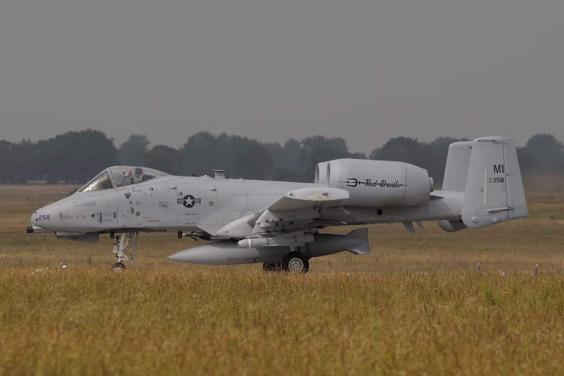 Unidentified — Twin-engine aircraft